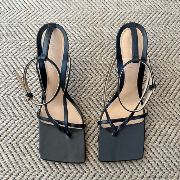 BOTTEGA VENETA Stretch Sandal in Black Leather - Picture 1 of 10